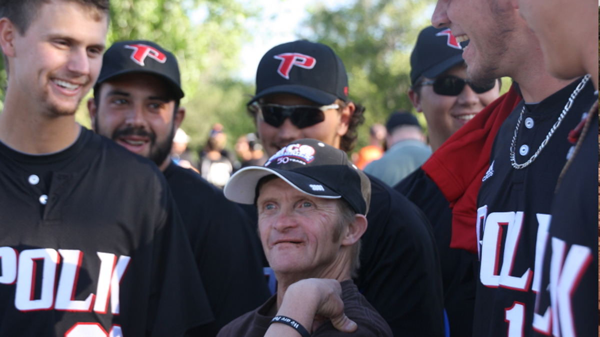 Eagles Spend First Day Of World Series Travels Giving Back To Others 